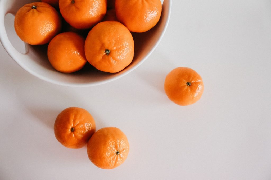 Bowl of oranges